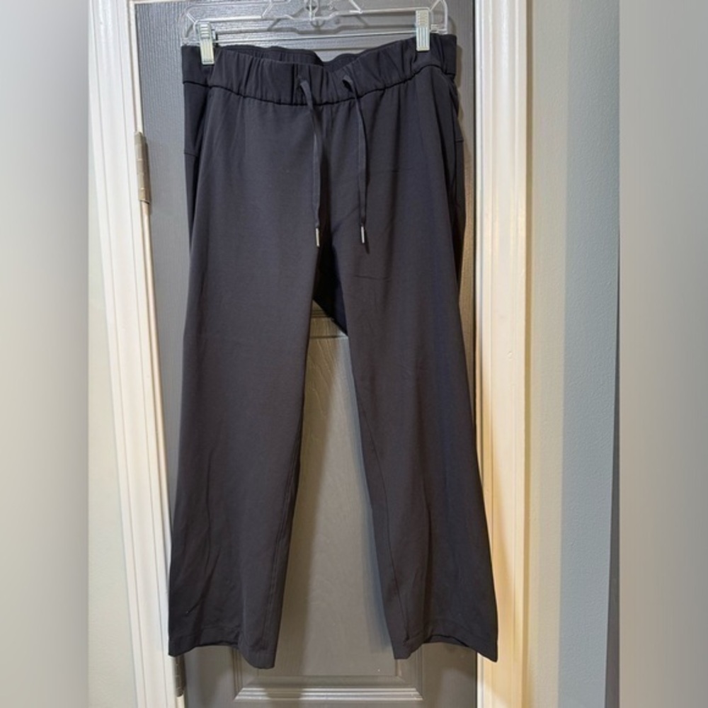 Lululemon capris women's sz 8 black EUC